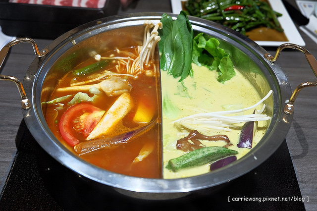 【台中吃到飽火鍋】藍象廷泰式火鍋@中友百貨15F。肉品四種選擇，大口吃肉吃到飽，每人$100元可以加點其他功夫料理