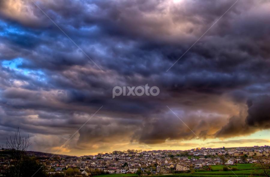 caught this tonight by Mark Shepherdson - Landscapes Cloud Formations