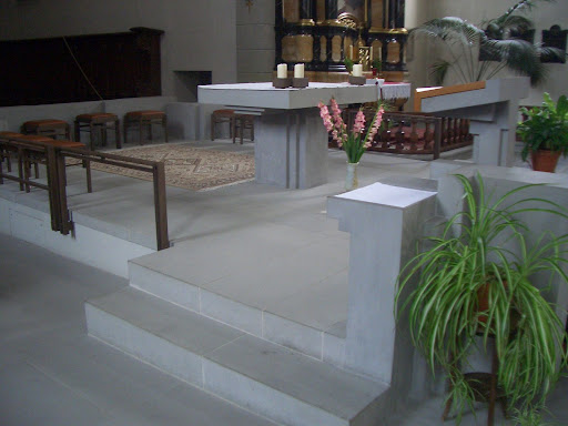 フリブールのカテドラルの隣にある聖フランシスコ会教会（Fribourg, Eglise des Cordeliers）