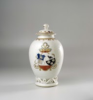 Ovoid tea caddy with the arms of the Van Schoonhoven and Geraerds family