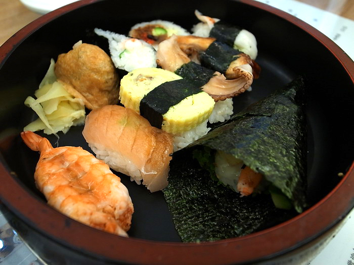 高雄鳳山-日式料理。穿著肚兜的日本金太郎壽司（扭～）