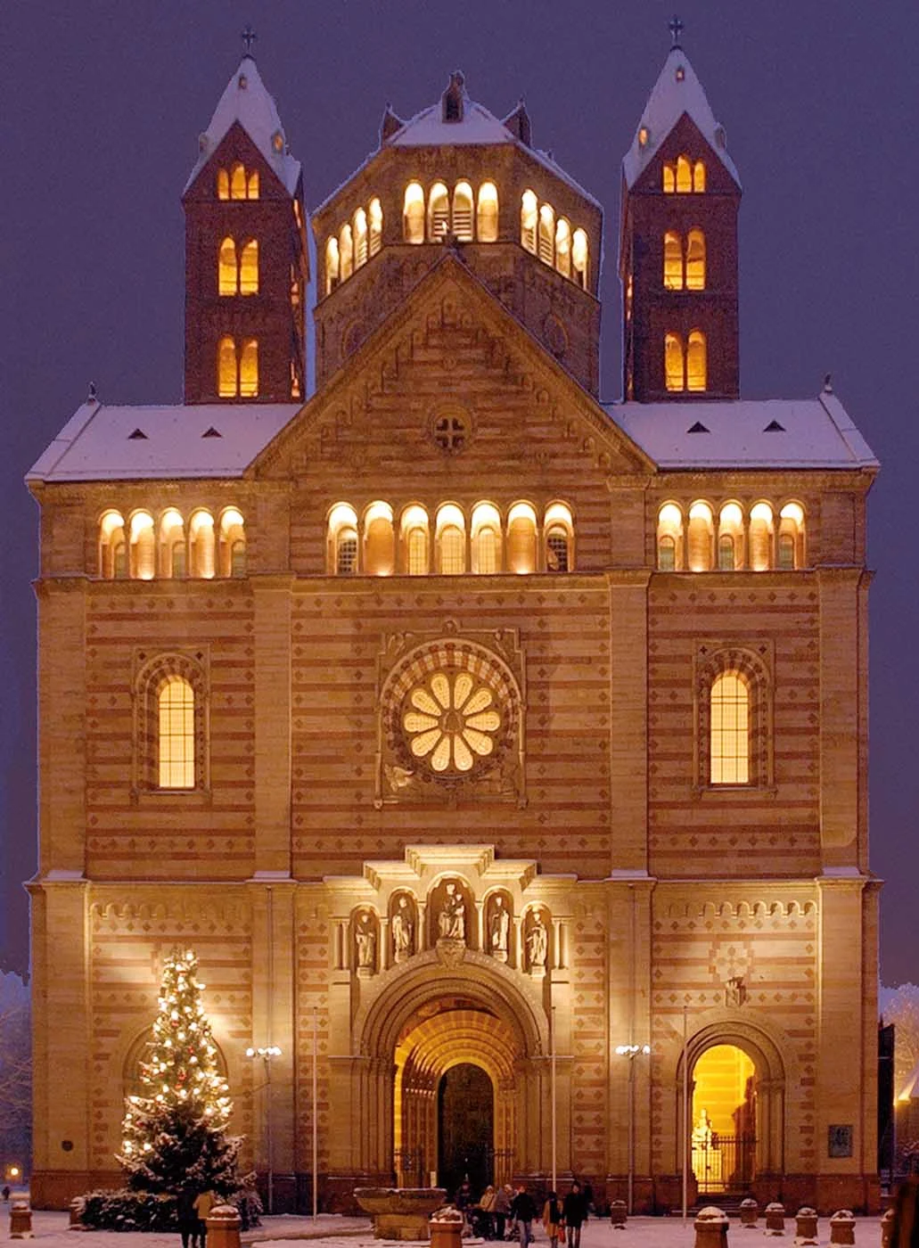 Germany-Speyer-cathedral-winter - Speyer Cathedral covered in snow, Germany. 