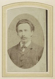 Portret van een man met een snor