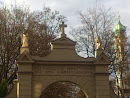 Tor Hermanfriedhof