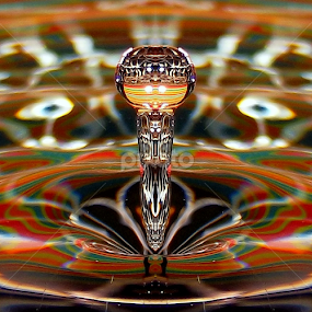 by John Geddes - Abstract Water Drops & Splashes