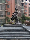 东洲水居雕塑