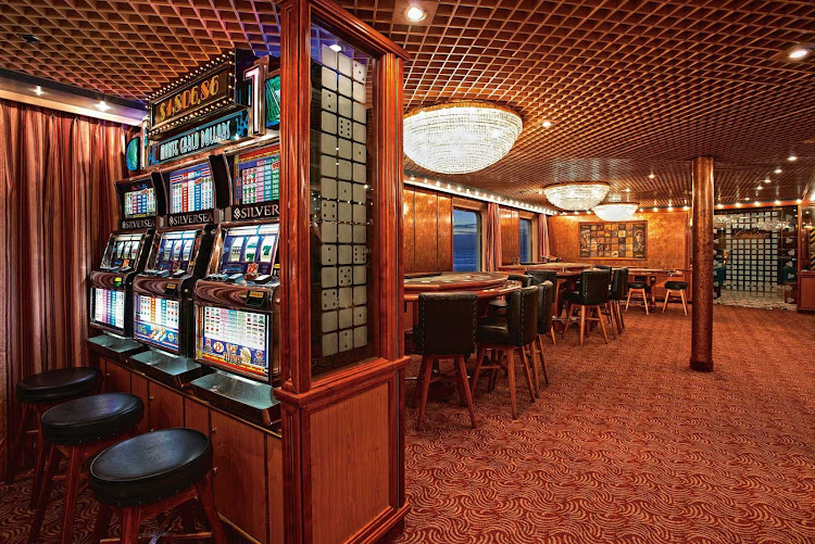 Silver Cloud's Casino offers a champagne reception, enabling inexperienced players to learn about all of the games offered.