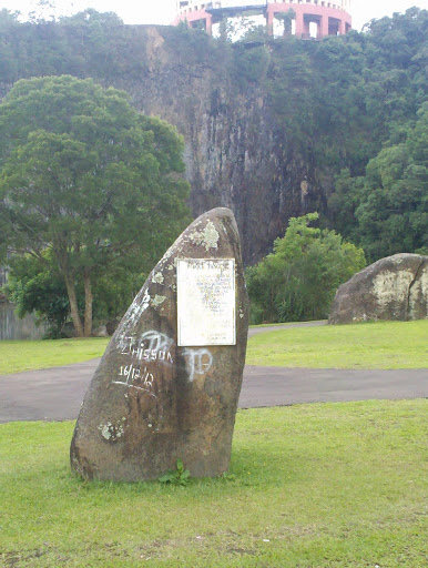 Pedra do Parque Tanguá