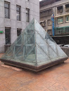 玻璃金字塔