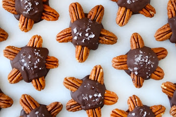 Cheesecake-Filled Chocolate Turtles