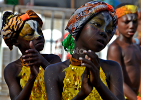 ESTILOS DE VIDA Y GENTE DEL MUNDO by Yako Laverde -  