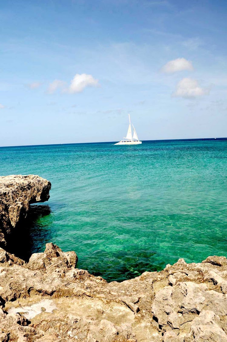 Sailing the turquoise bays of Aruba.