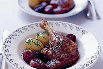 Roast duck legs with red wine sauce