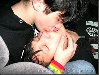 kissing emos