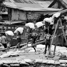 Life of Labour by Emon  Jaman - Black & White Portraits & People