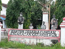 Kantor Desa Bakungan Statues