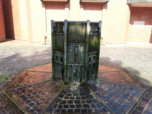 Brunnen vor der Markuskirche