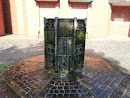 Brunnen vor der Markuskirche