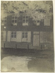 Gezicht op een onbekend huis