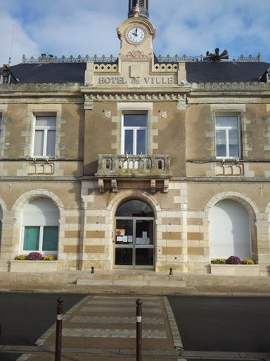 Mairie Neuville De Poitou 