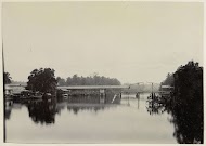 Gezicht op de Sandelbrug in de Wampoe rivier, Tandjong Poera,  Langkat Sumatra