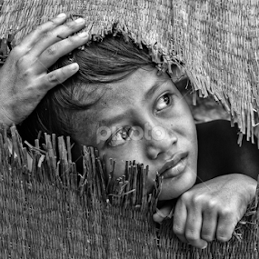 I see the world here. by Djeff Act - Babies & Children Child Portraits