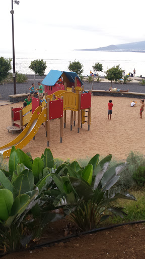 Parque Infantil En La Playa 