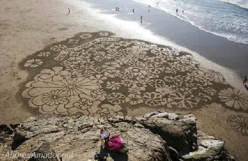 Foto Karya Lukis Dari Pasir Pantai yang Sangat Memukau