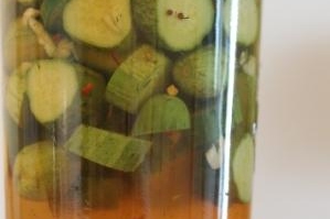 Spicy Dill Quick Pickles Chips