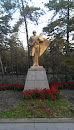 解放军战士铜像