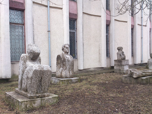 Statuile De La Muzeu