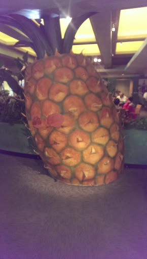 Giant Pineapple Statue at Kings Hawaiian