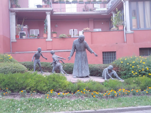 Cesena - Statua di Don Baronio